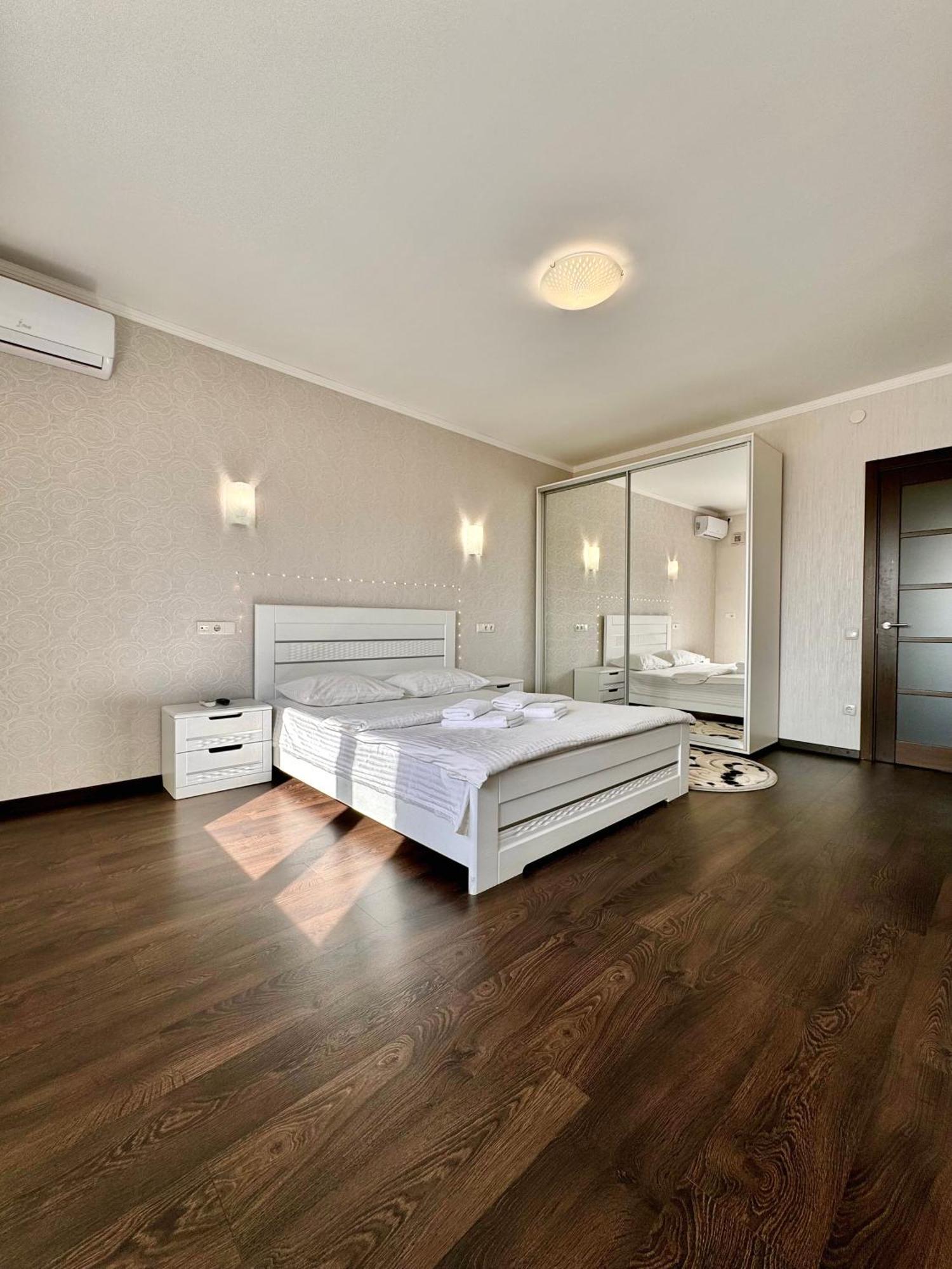 Apartpoltava Світлі Просторі Апартаменти 80М2 , 2-Окремі Кімнати, Новобудова Центр Чек Банківський エクステリア 写真